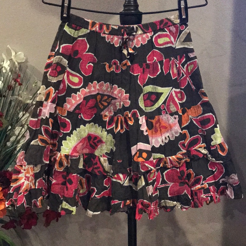 Child’s brown skirt with beautiful flowers size L